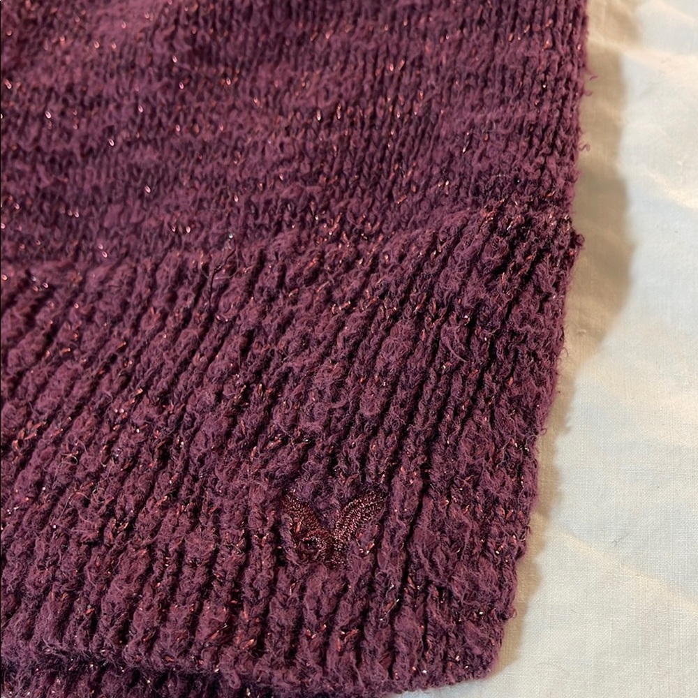American Eagle Outfitters Rich Burgundy V-Neck Sweater Size Small - Picture 6 of 11